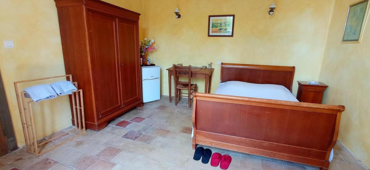 Bed and Breakfast Mas Du Puits Blanc Sernhac Esterno foto